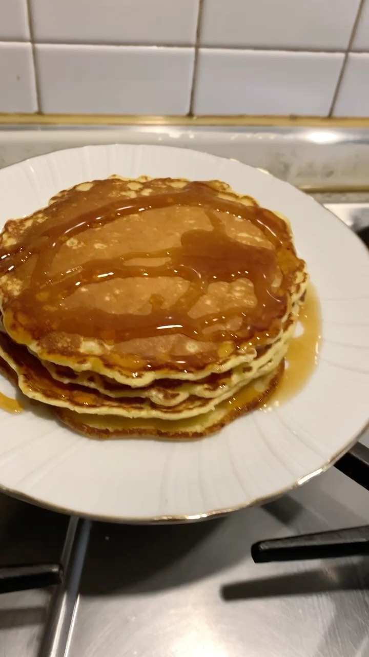 As hard as it is right now to get get up, we all have to find motivation to keep us going💪🏻 Mine is (and always has been) cooking and eating delicious food 🥞😂 
 #pancakes #breakfast #getup #goodmorning #apinchofally #breakfastrecipes #pancakerecipe #feedfeed #bakefromscratch #thekitchn #thebakefeed #thecookfeed #droolclub #homemadefood #nytcooking #tastingtable #f52community #f52grams #huffposttaste #foodandwine #foodphotography #foodgasm #inmykitchen #foodstagram #foodstyling #foodinspo